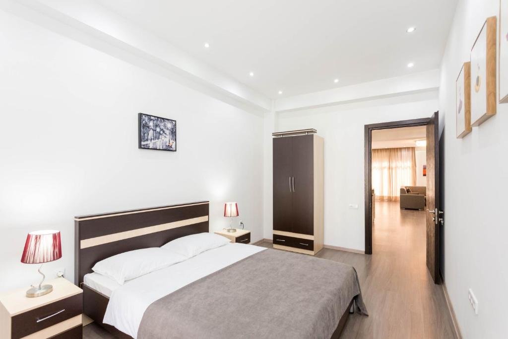 Тбилиси: Serviced Apartment on Rustaveli Avenue 7