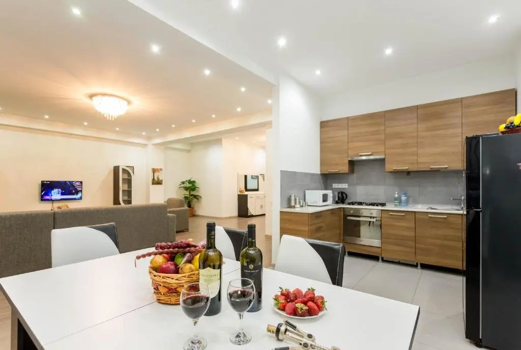 Тбилиси: Serviced Apartment on Rustaveli Avenue 7