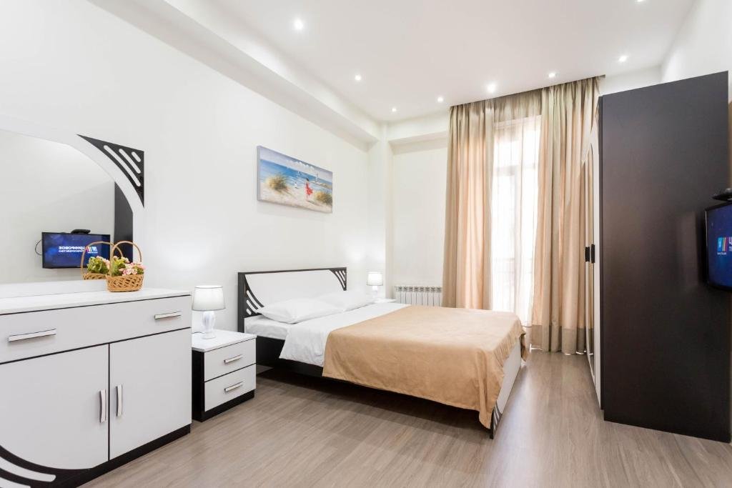 Тбилиси: Serviced Apartment on Rustaveli Avenue 7