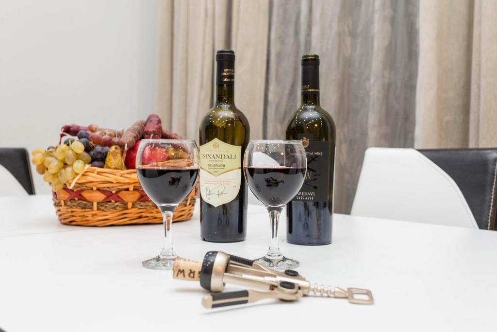 Тбилиси: Serviced Apartment on Rustaveli Avenue 7