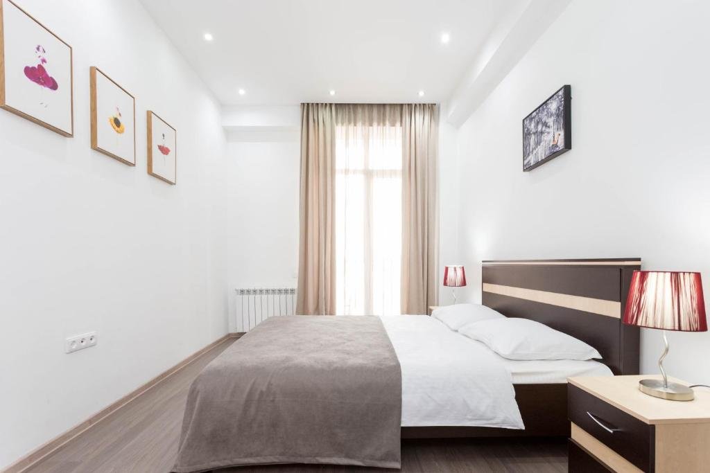 Тбилиси: Serviced Apartment on Rustaveli Avenue 7