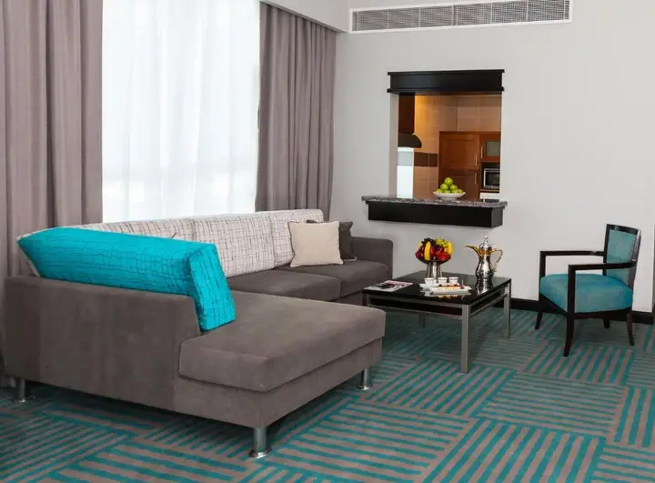 Дубай: Two Bedroom Apartment Near Baniyas Road By Luxury Bookings