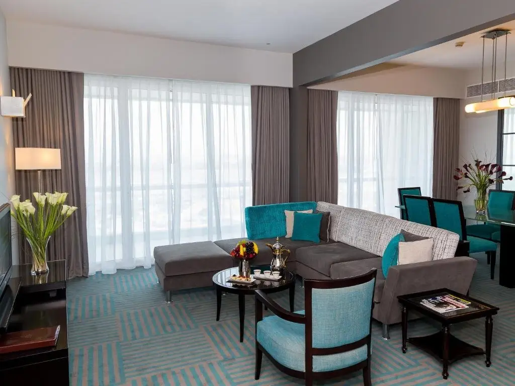 Дубай: Two Bedroom Apartment Near Baniyas Road By Luxury Bookings