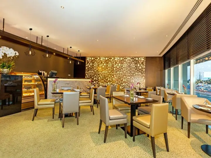 Дубай: Two Bedroom Apartment Near Baniyas Road By Luxury Bookings
