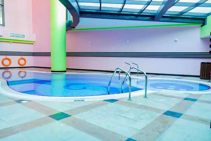 Дубай: Signature Holiday Homes - Newly Furnished 1 BHK in Time Place Tower, Dubai Marina