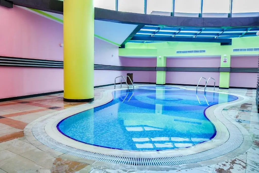 Дубай: Signature Holiday Homes - Newly Furnished 1 BHK in Time Place Tower, Dubai Marina