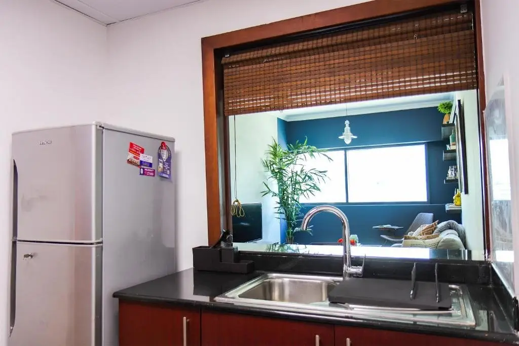 Дубай: Signature Holiday Homes - Newly Furnished 1 BHK in Time Place Tower, Dubai Marina