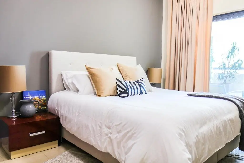Дубай: Signature Holiday Homes - Newly Furnished 1 BHK in Time Place Tower, Dubai Marina