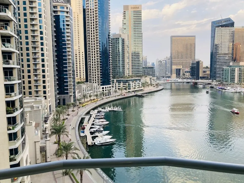 SuperHost - Marina Gem, Fancy Apartment with Waterfront Views — фото 1
