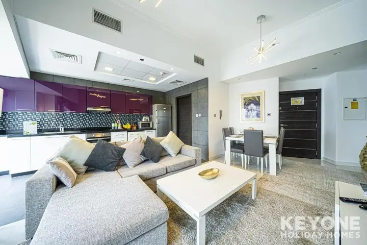 Дубай: KeyOne - 1BR in Cayan Tower