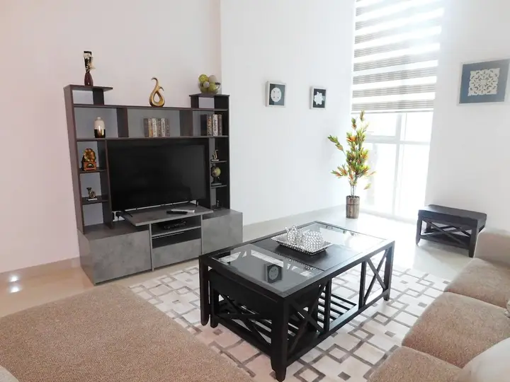 Дубай: Luton Vacation Homes Continental Tower