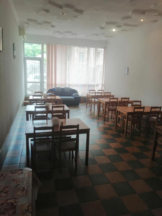 Вардане: Guest House Aton