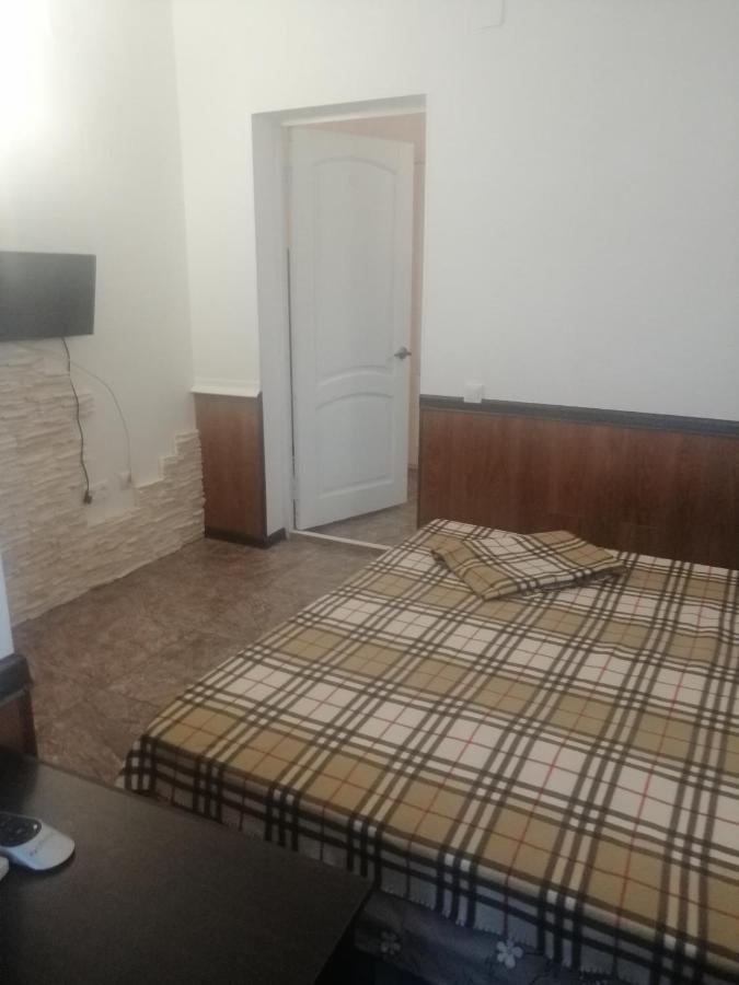 Вардане: Guest House Aton
