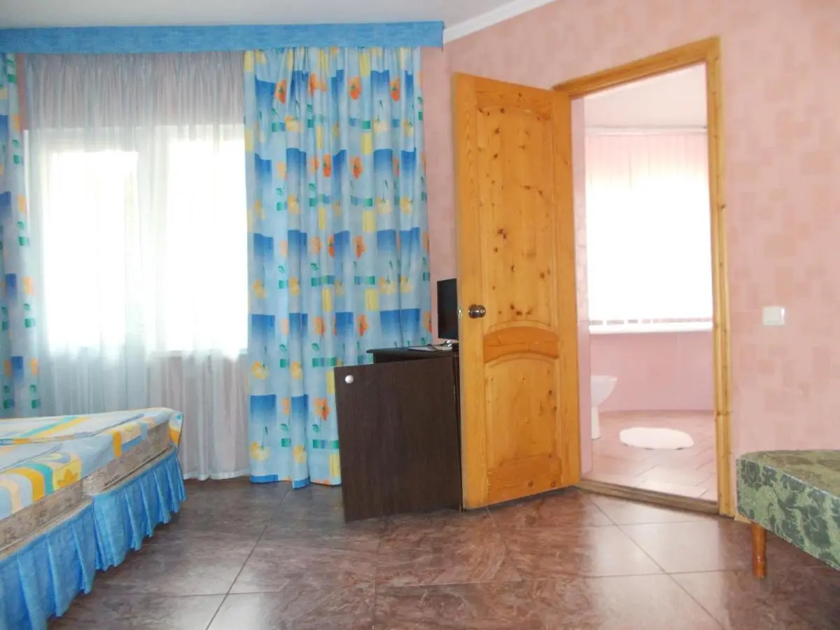 Вардане: Guest House Aton