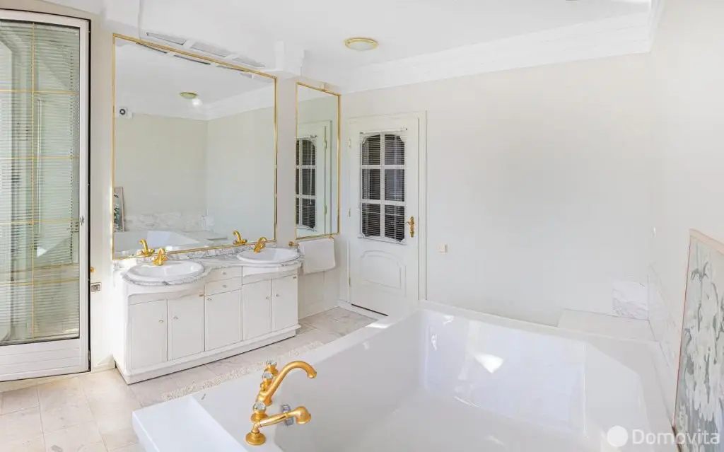 Минск: Апартаменты HomeApart Независимости 13