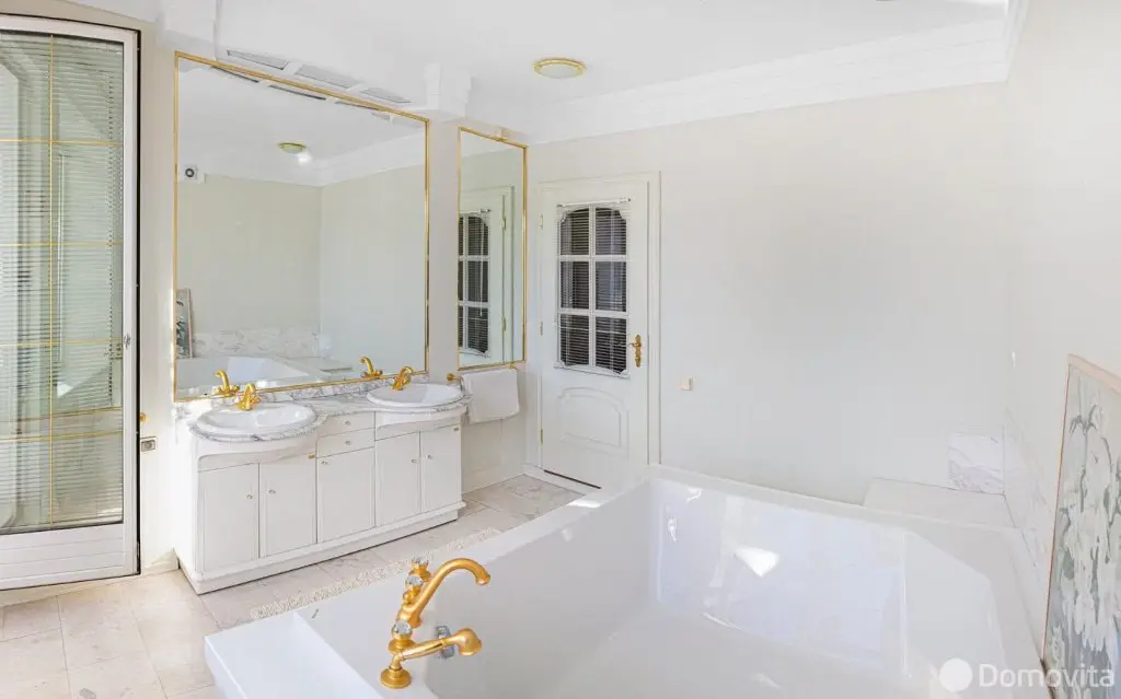 Минск: Апартаменты HomeApart Независимости 13