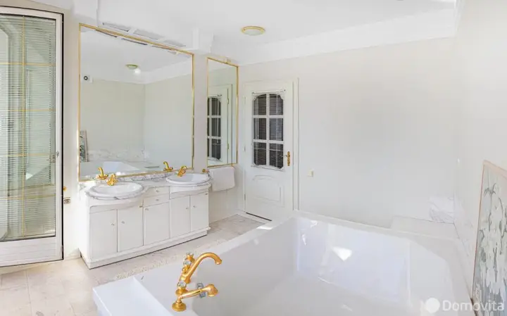 Минск: Апартаменты HomeApart Независимости 13