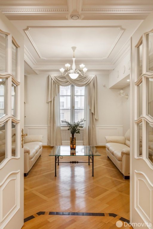Минск: Апартаменты HomeApart Независимости 13