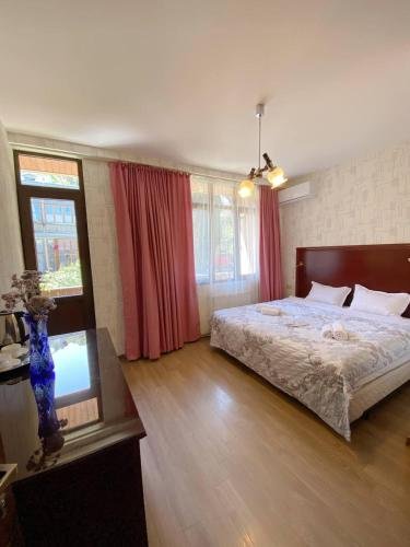 Тбилиси: M.M Hotel