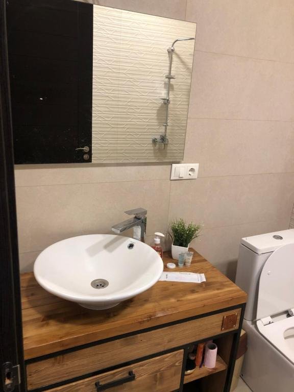 Тбилиси: Newly Renovated Apartment in Axis Palace