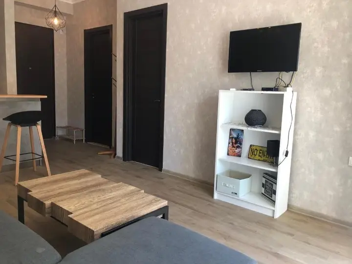 Тбилиси: Newly Renovated Apartment in Axis Palace