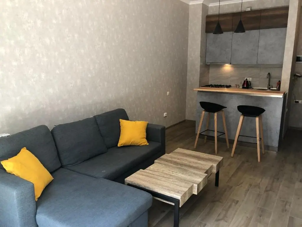Тбилиси: Newly Renovated Apartment in Axis Palace
