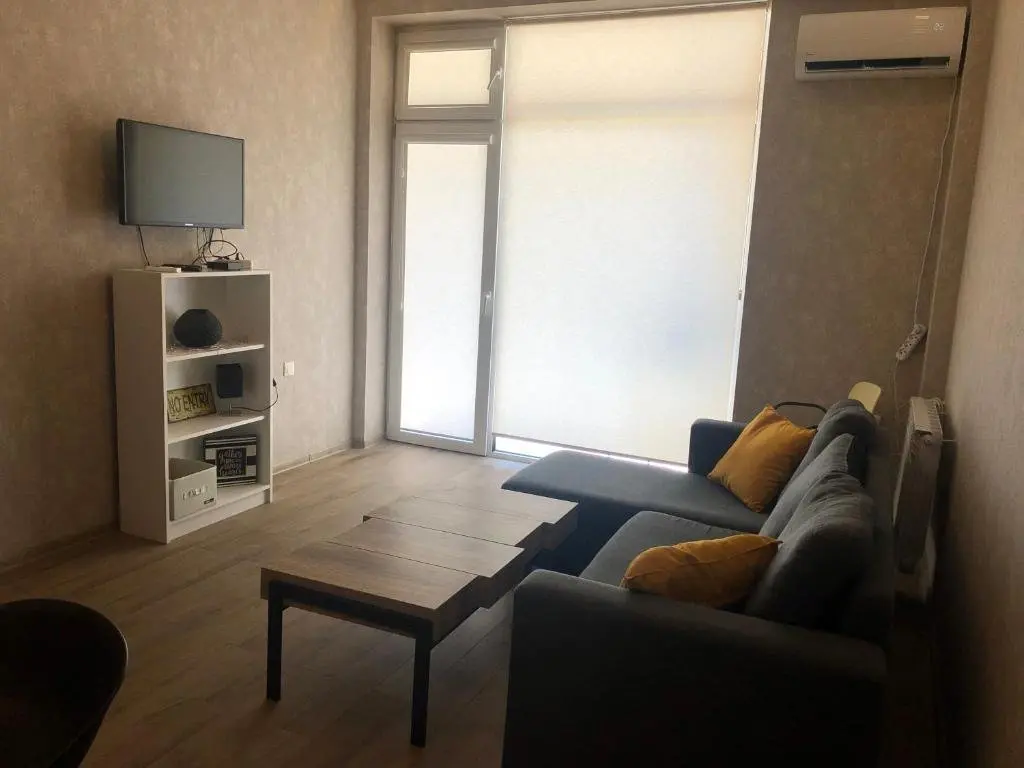 Тбилиси: Newly Renovated Apartment in Axis Palace
