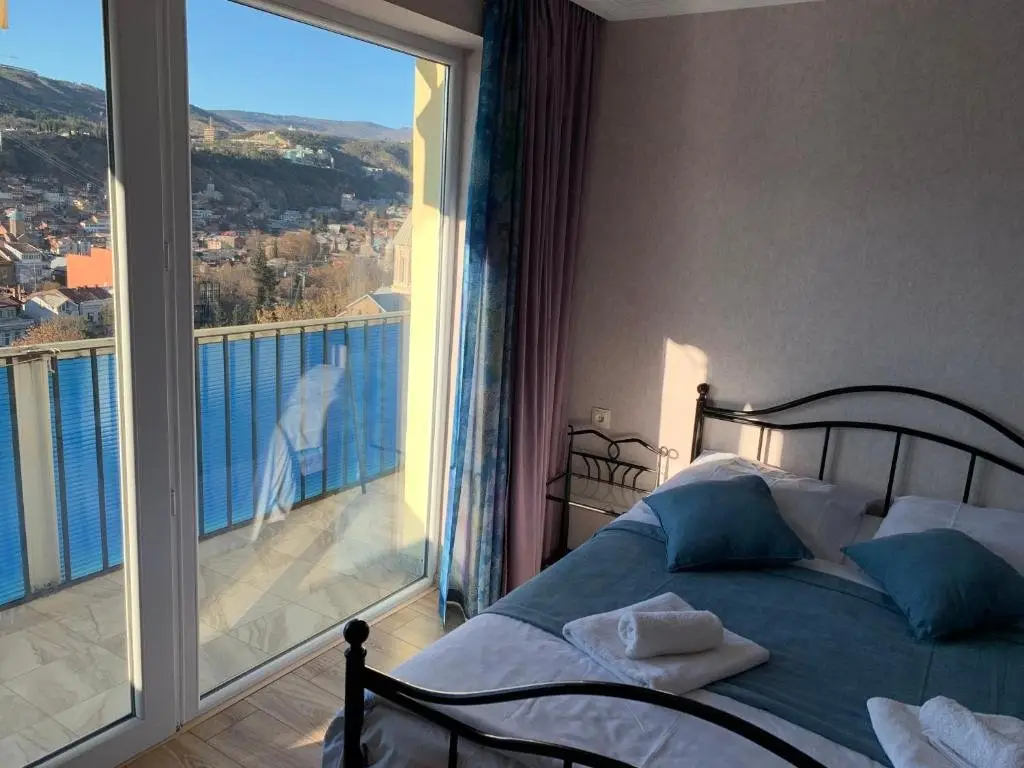 Тбилиси: WH Collection City Center Apartment double bedroom