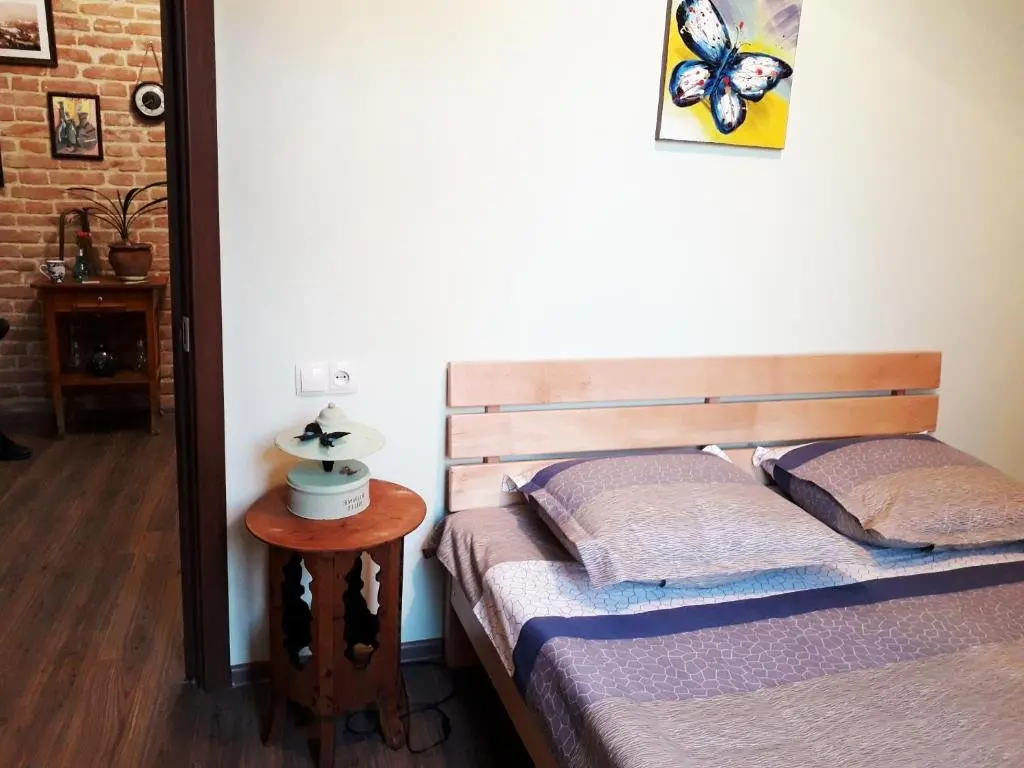 Тбилиси: sunny and cozy apartment in old tbilisi
