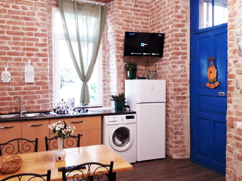 Тбилиси: sunny and cozy apartment in old tbilisi