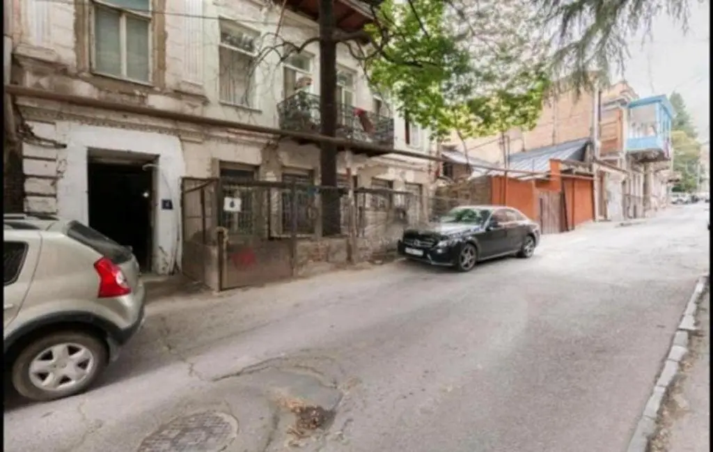 Тбилиси: sunny and cozy apartment in old tbilisi