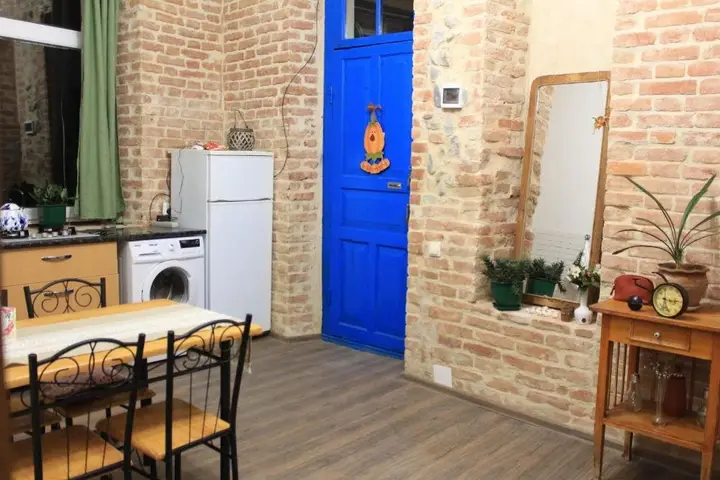 Тбилиси: sunny and cozy apartment in old tbilisi