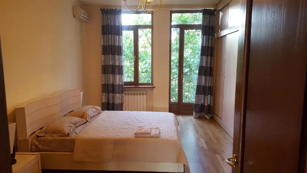 Тбилиси: Tbilisi City Center Apartment With View