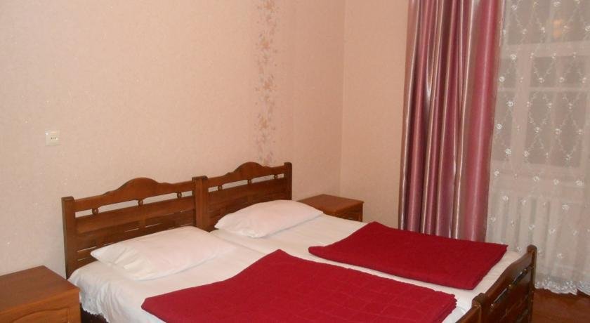 Степанцминда: Nins Inn
