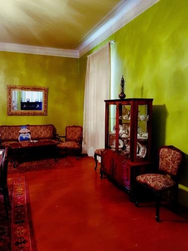 Хони: Roza's Guest House