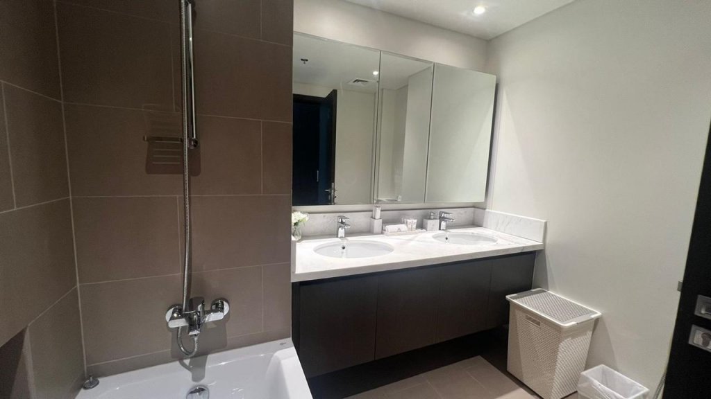 Дубай: Apartments Wonderful 2BR With Balcony Dubai creek Harbour