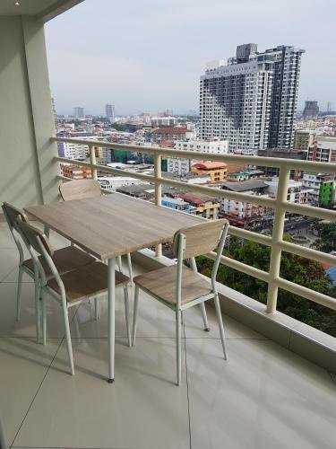 Паттайя: Sea View Apartment