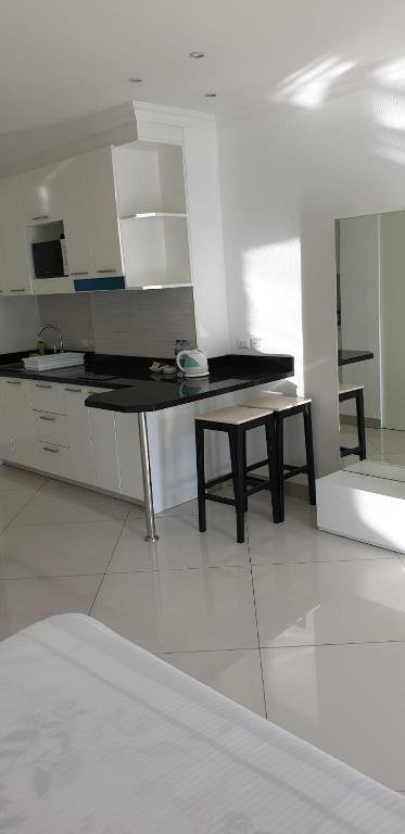 Паттайя: Sea View Apartment