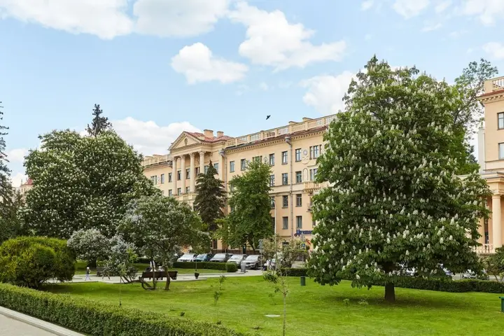 Минск: Апартаменты на проспекте Независимости 36 парк М. Горького