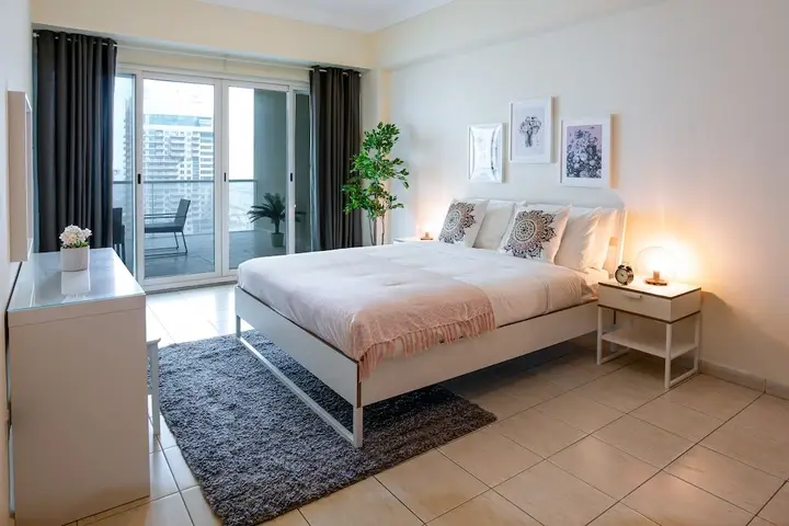 Дубай: Higuests Vacation Homes Global Lake View