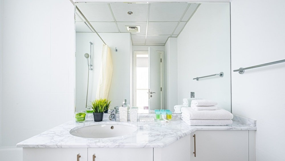 Дубай: MAG 214 Tower 1 by LUX Holiday Home