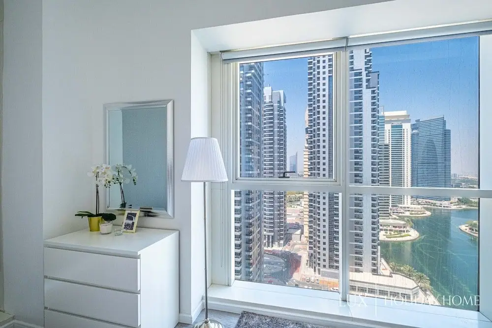 Дубай: MAG 214 Tower 1 by LUX Holiday Home
