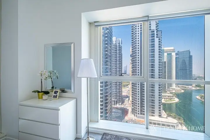 Дубай: MAG 214 Tower 1 by LUX Holiday Home