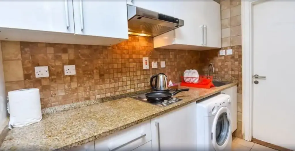 Дубай: Your Homestay Hostel