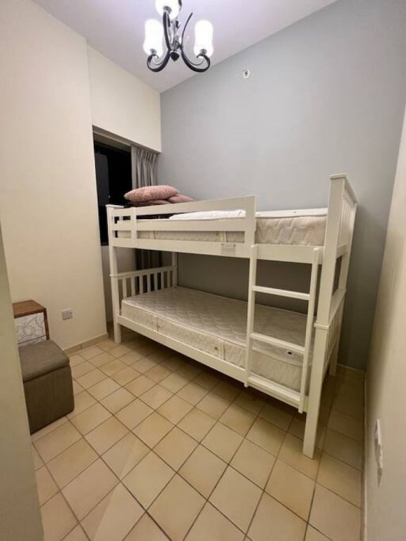 Дубай: JBR Sadaf 8