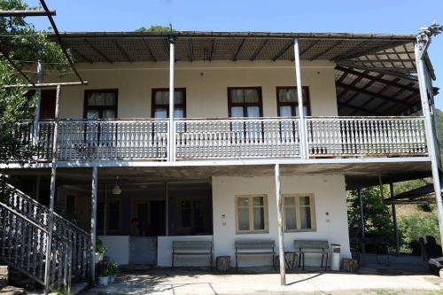Цагери: Guest House Mekvena