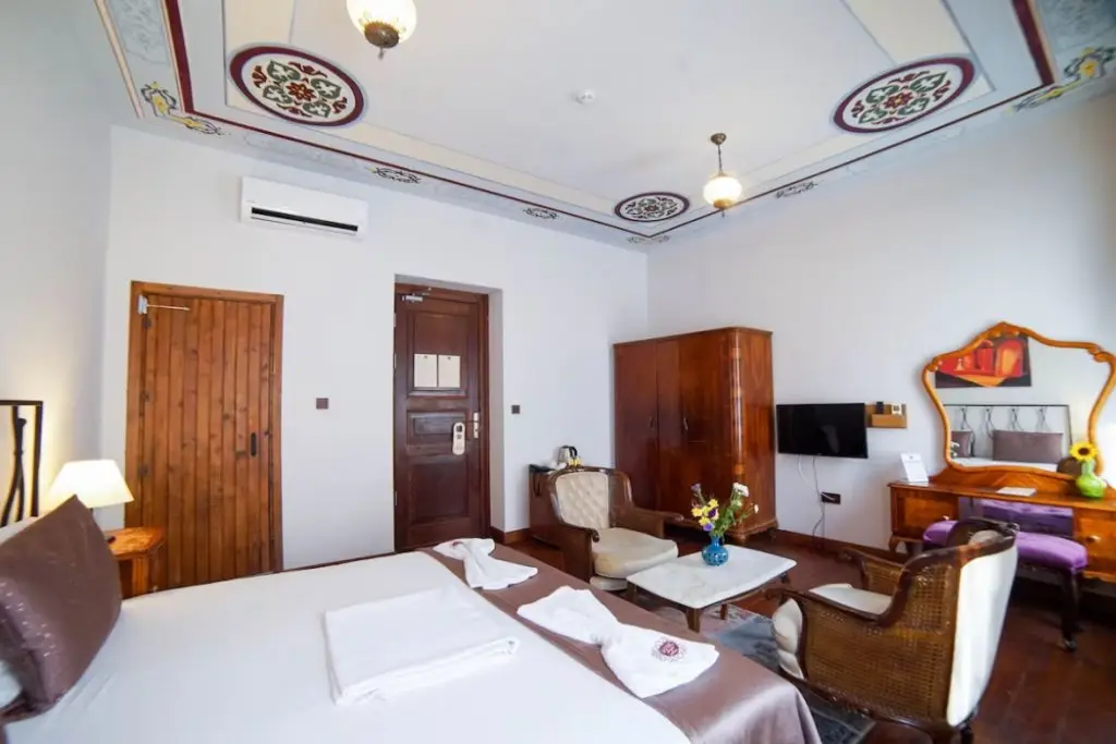 Стамбул: Sarnic Meyhane and Otel