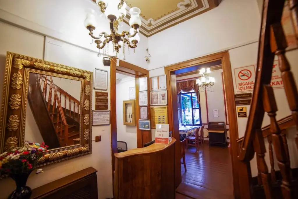 Стамбул: Sarnic Meyhane and Otel