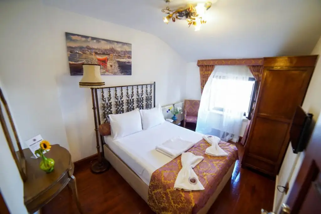 Стамбул: Sarnic Meyhane and Otel