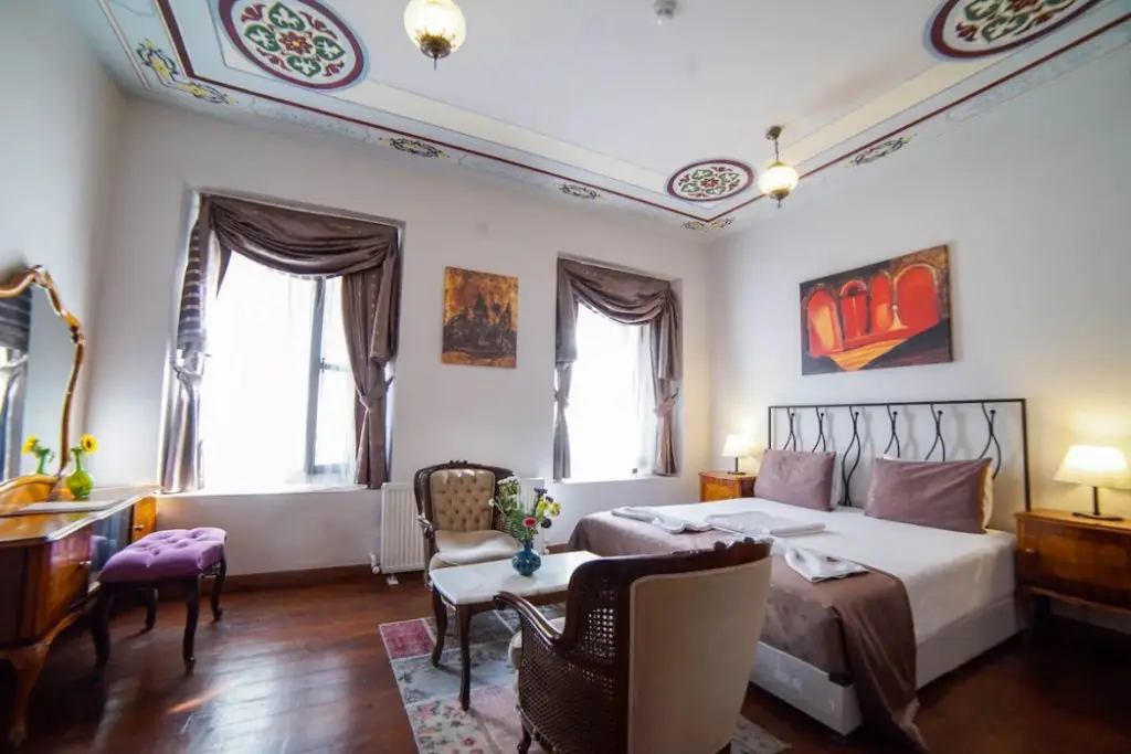 Стамбул: Sarnic Meyhane and Otel